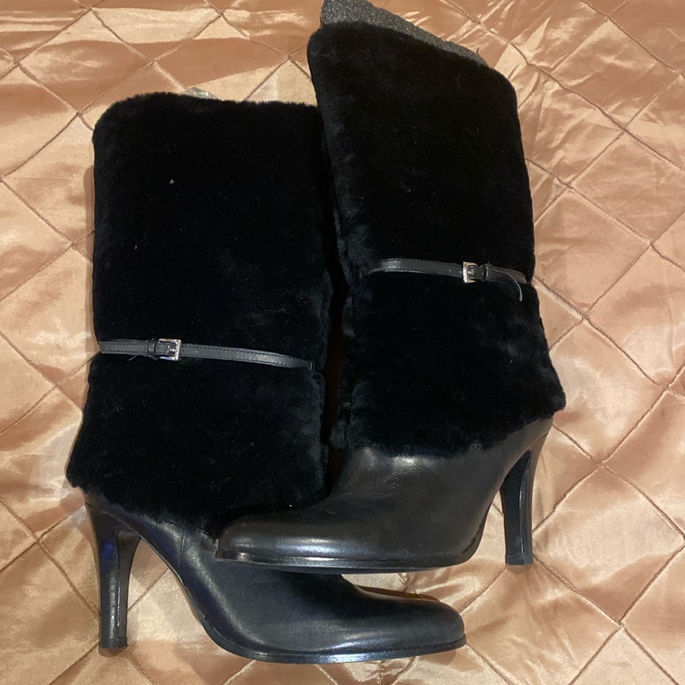 LAUREN by RALPH LAUREN beautiful black leather boots with large Fur trim, 37.5